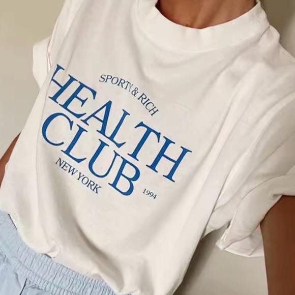 Tops - Whitr graphic tshirt